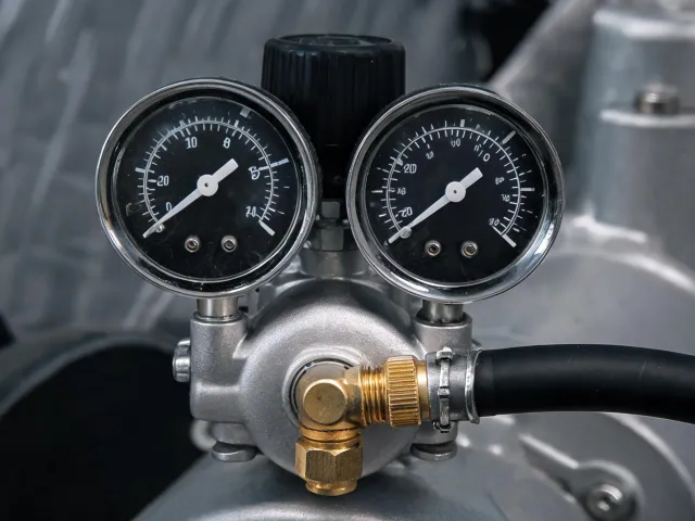 Air compressor pressure check