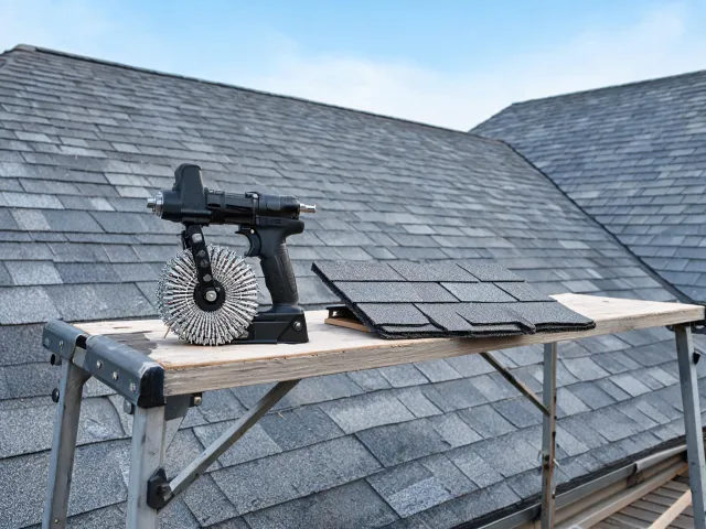 Roofing nailer with coil nails